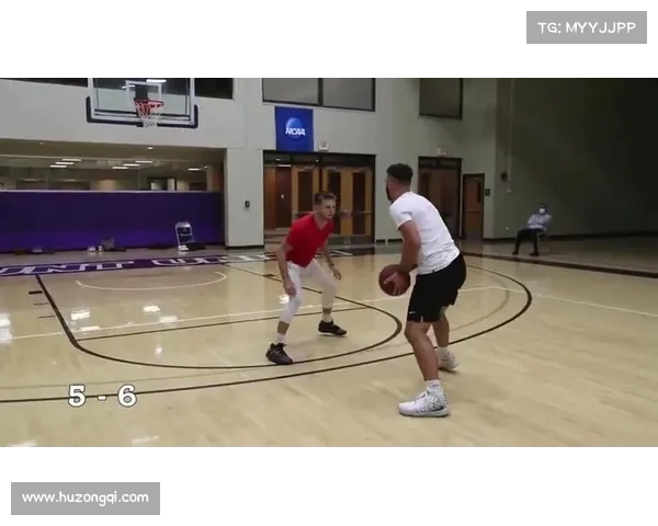 布克在赛场上的团队合作精神与领导能力的全面展现